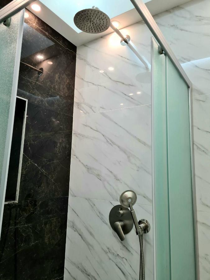 Deluxe Apartment In City Center Yerevan Exterior foto